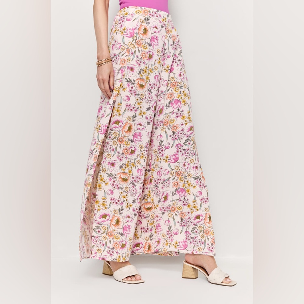 NEW Francesca’s Floral Pants